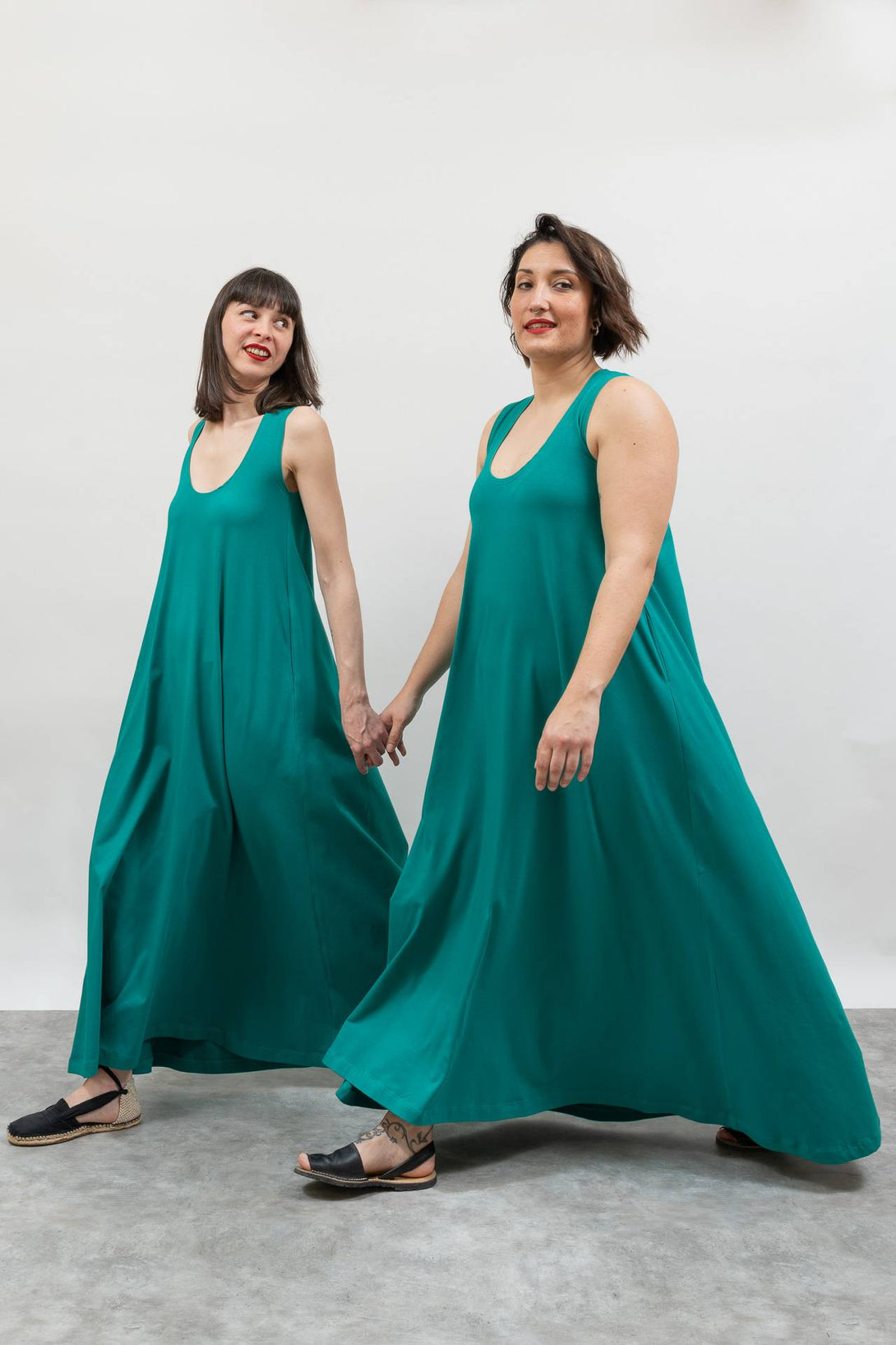 Vestido capa escote redondo verde-Elisa Muresan