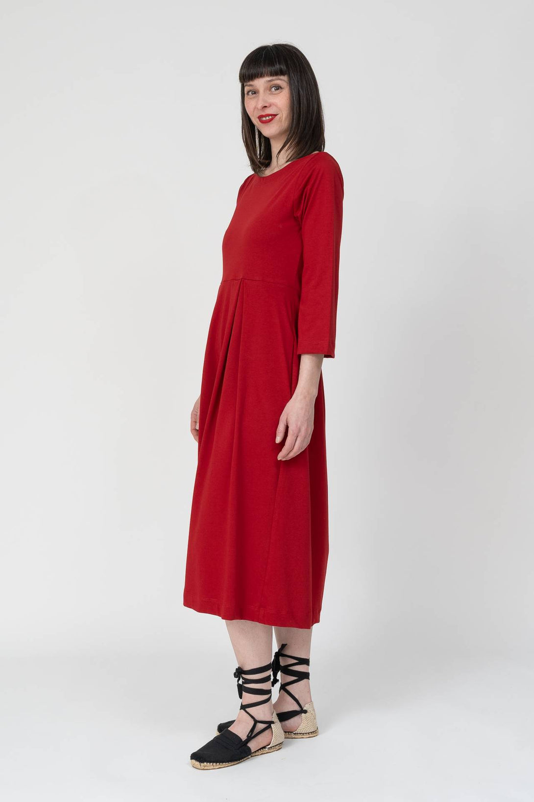 Vestido con pinzas rojo-Elisa Muresan