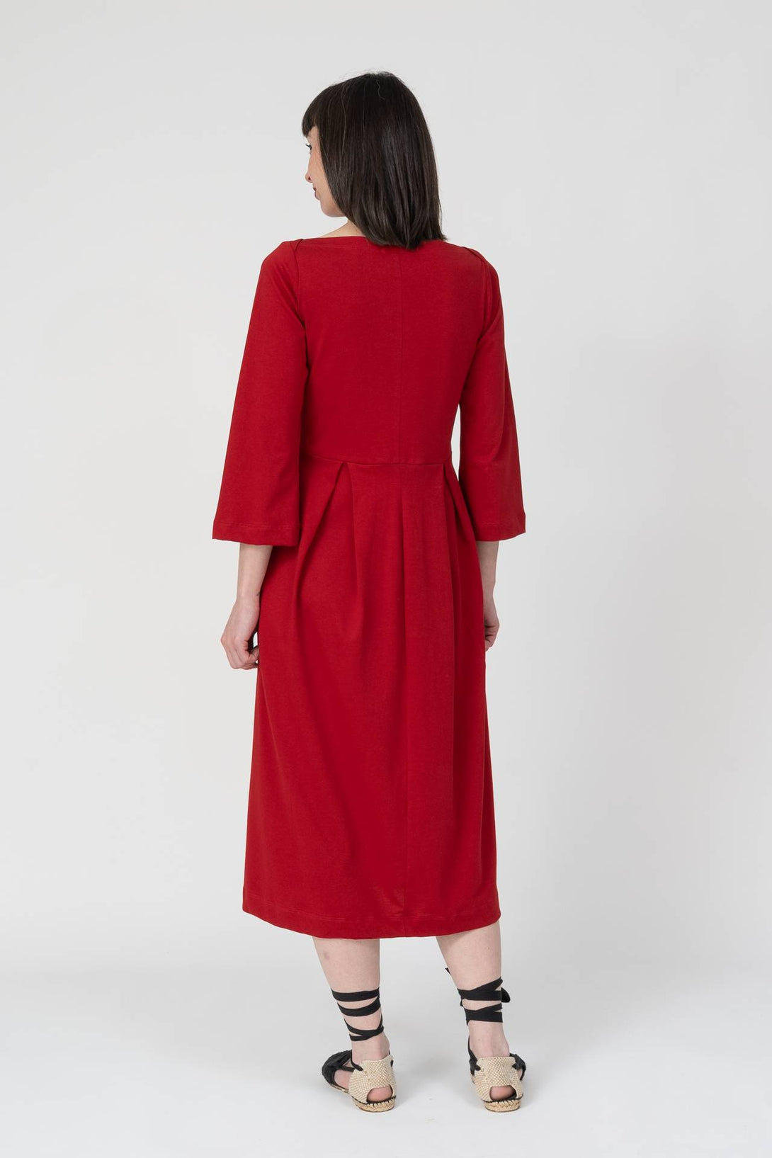 Vestido con pinzas rojo-Elisa Muresan
