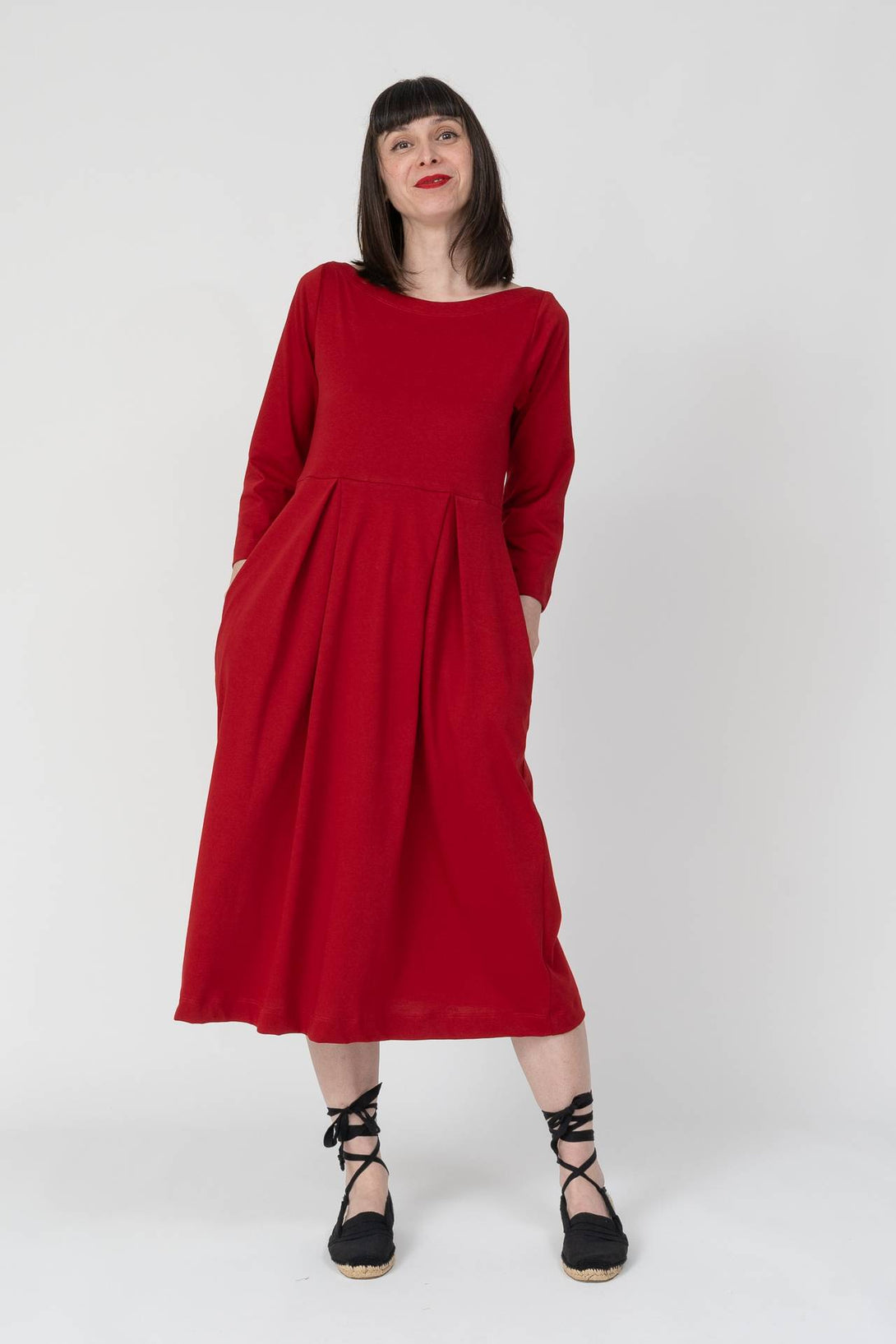 Vestido con pinzas rojo-Elisa Muresan
