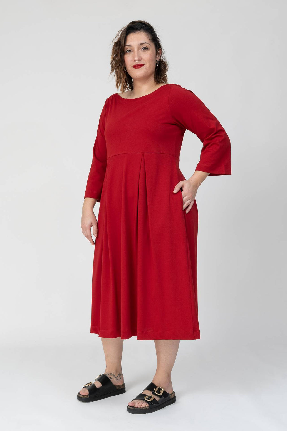 Vestido con pinzas rojo-Elisa Muresan
