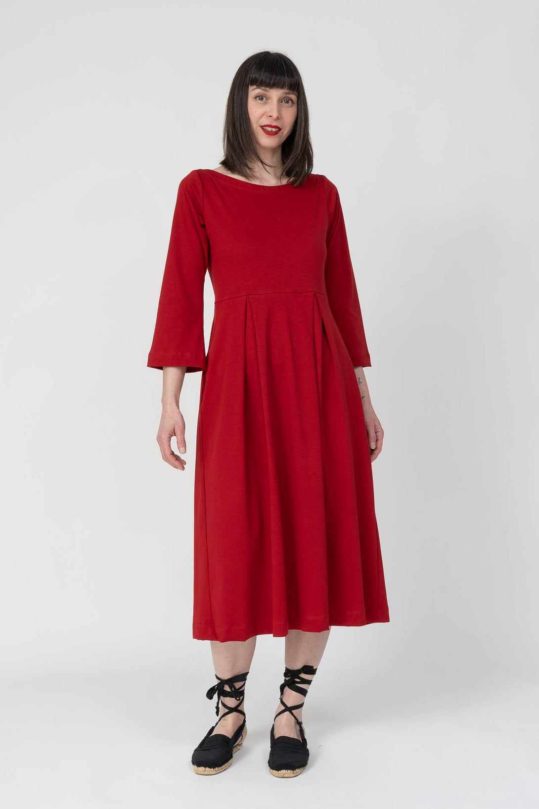 Vestido con pinzas rojo-Elisa Muresan