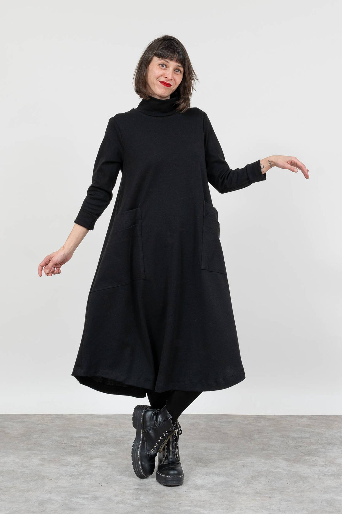 Vestido doble bolsillo negro-Elisa Muresan