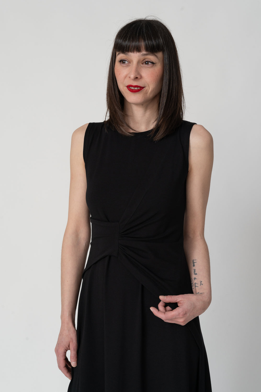 Vestido drapeado negro-Elisa Muresan