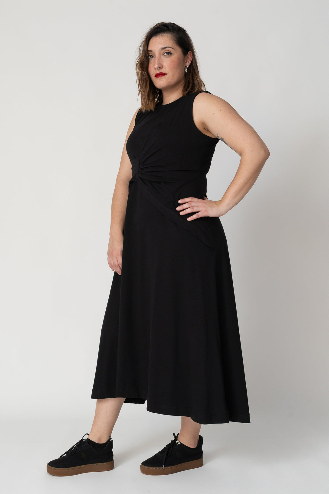 Vestido drapeado negro-Elisa Muresan