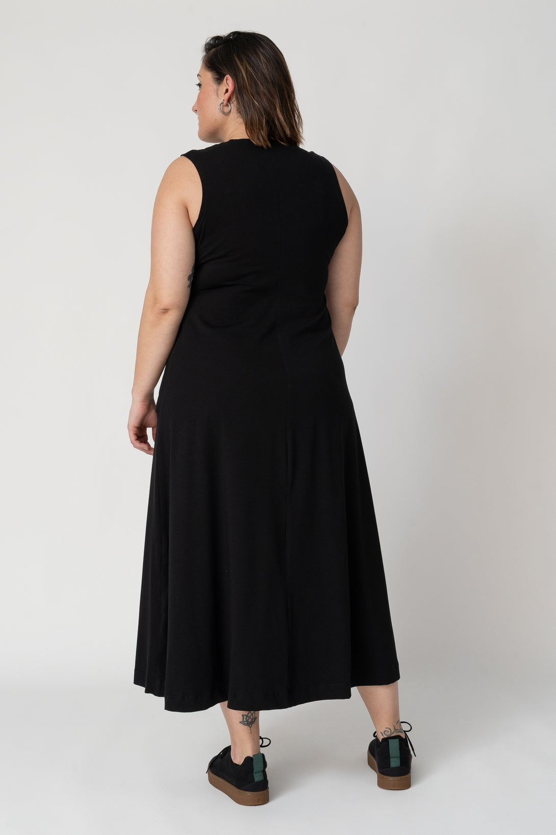 Vestido drapeado negro-Elisa Muresan