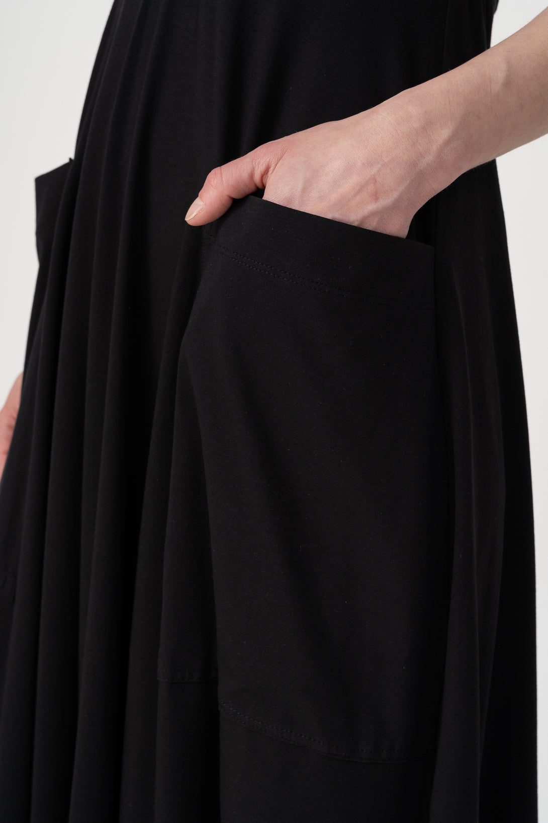 Vestido pestaña central negro-Elisa Muresan