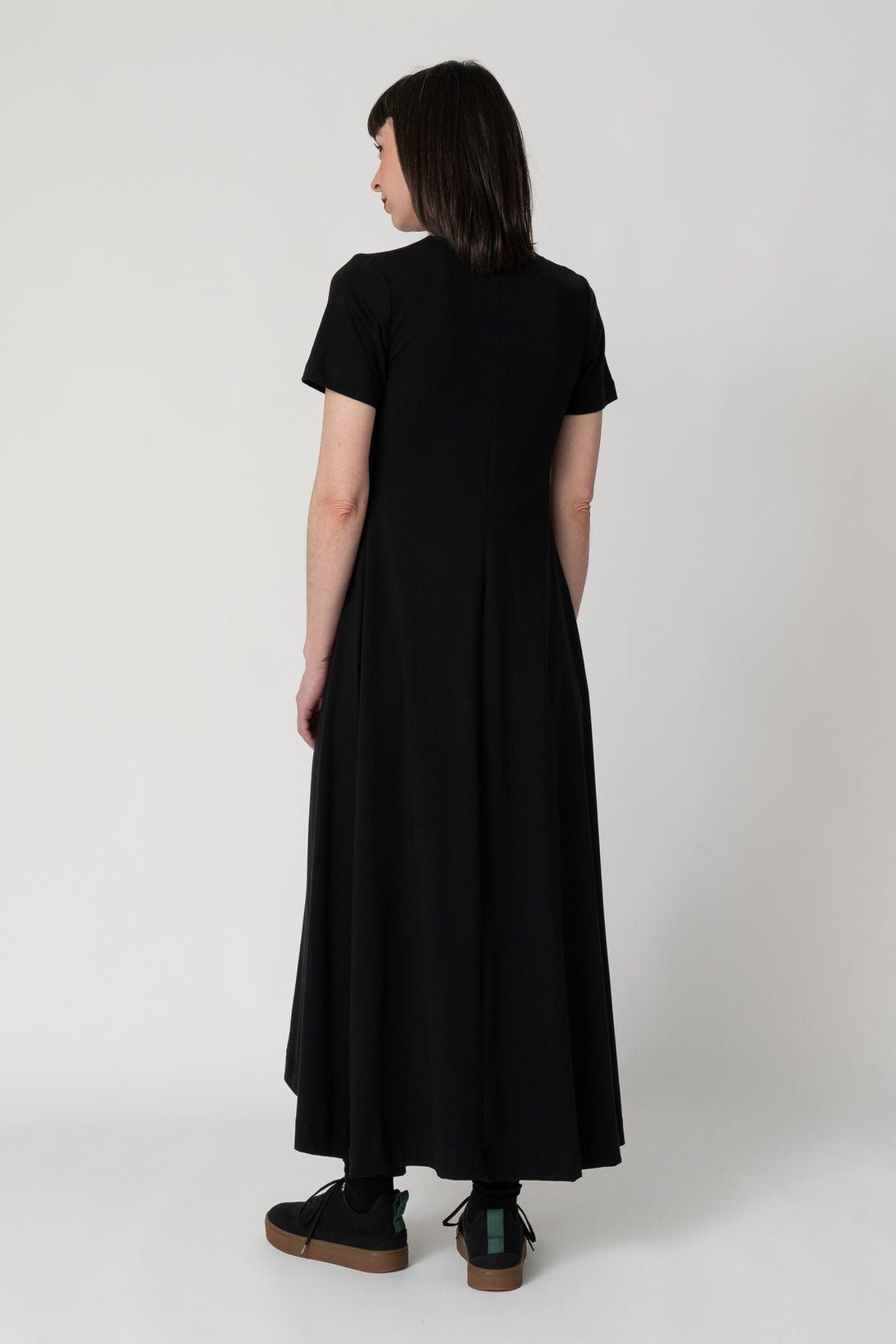 Vestido pestaña lateral negro-Elisa Muresan