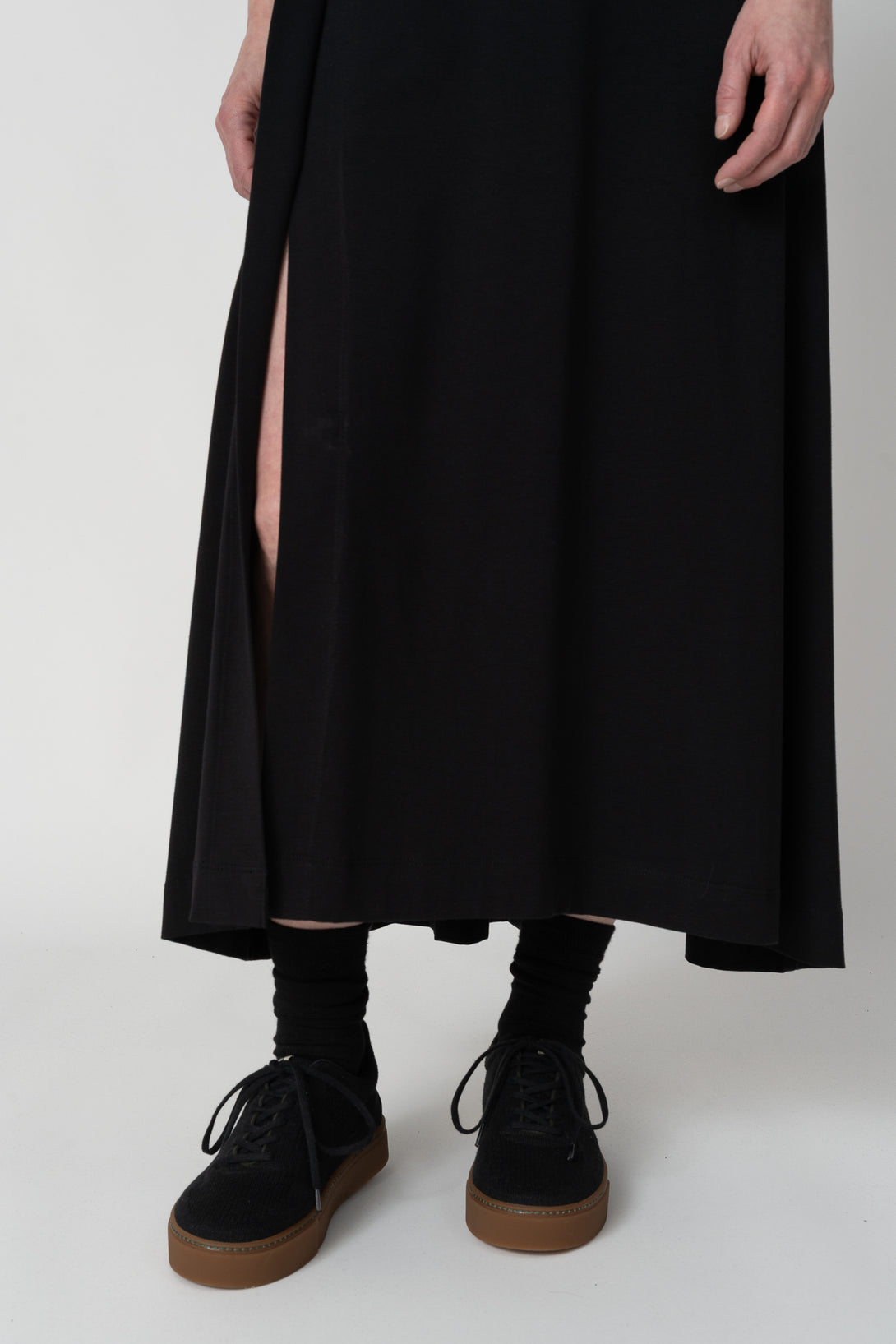 Vestido pestaña lateral negro-Elisa Muresan
