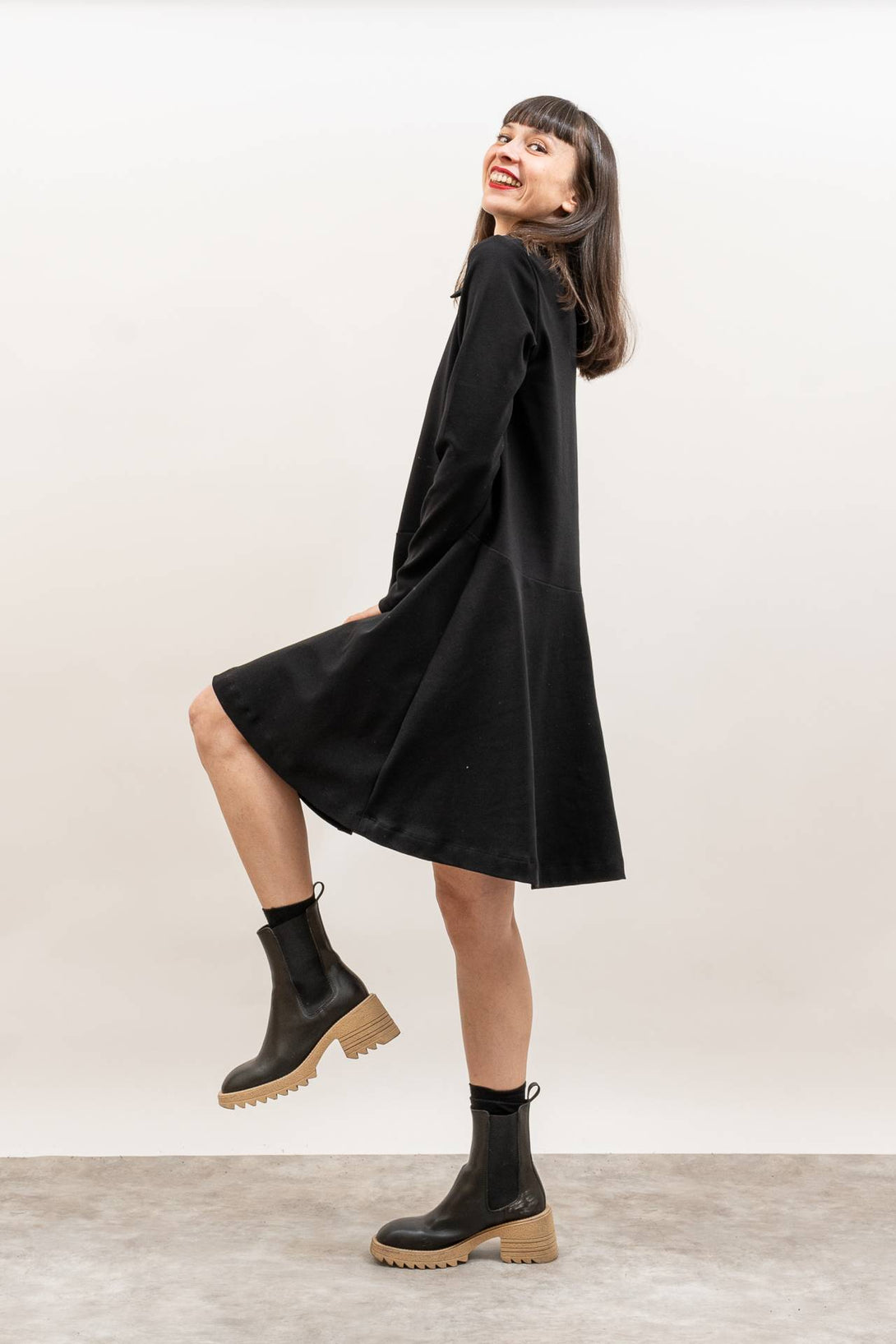 Vestido tapeta negro-Elisa Muresan
