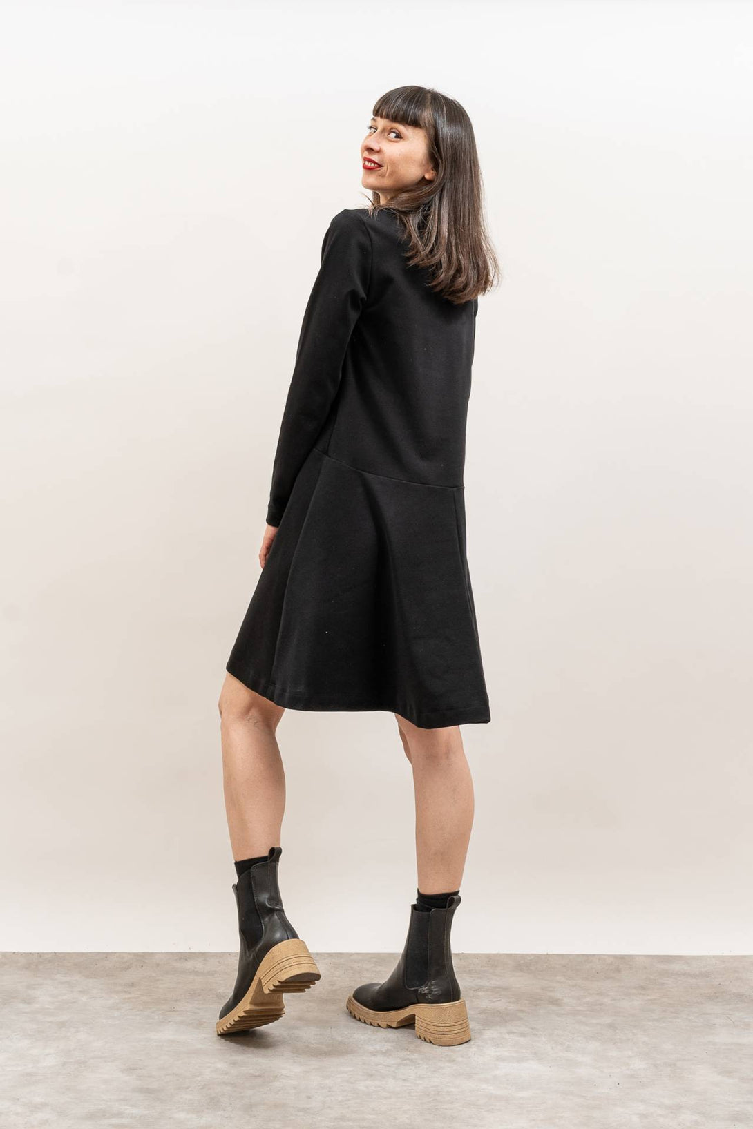 Vestido tapeta negro-Elisa Muresan